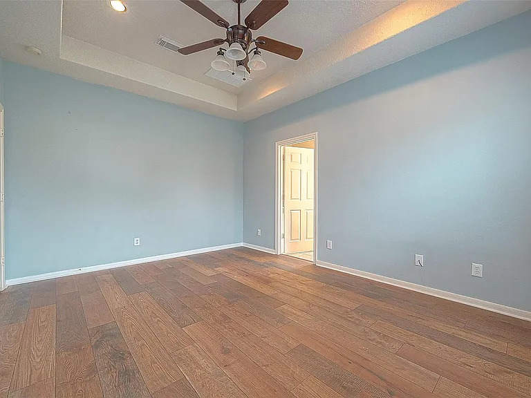 14403 Vlasta St — Photo 34