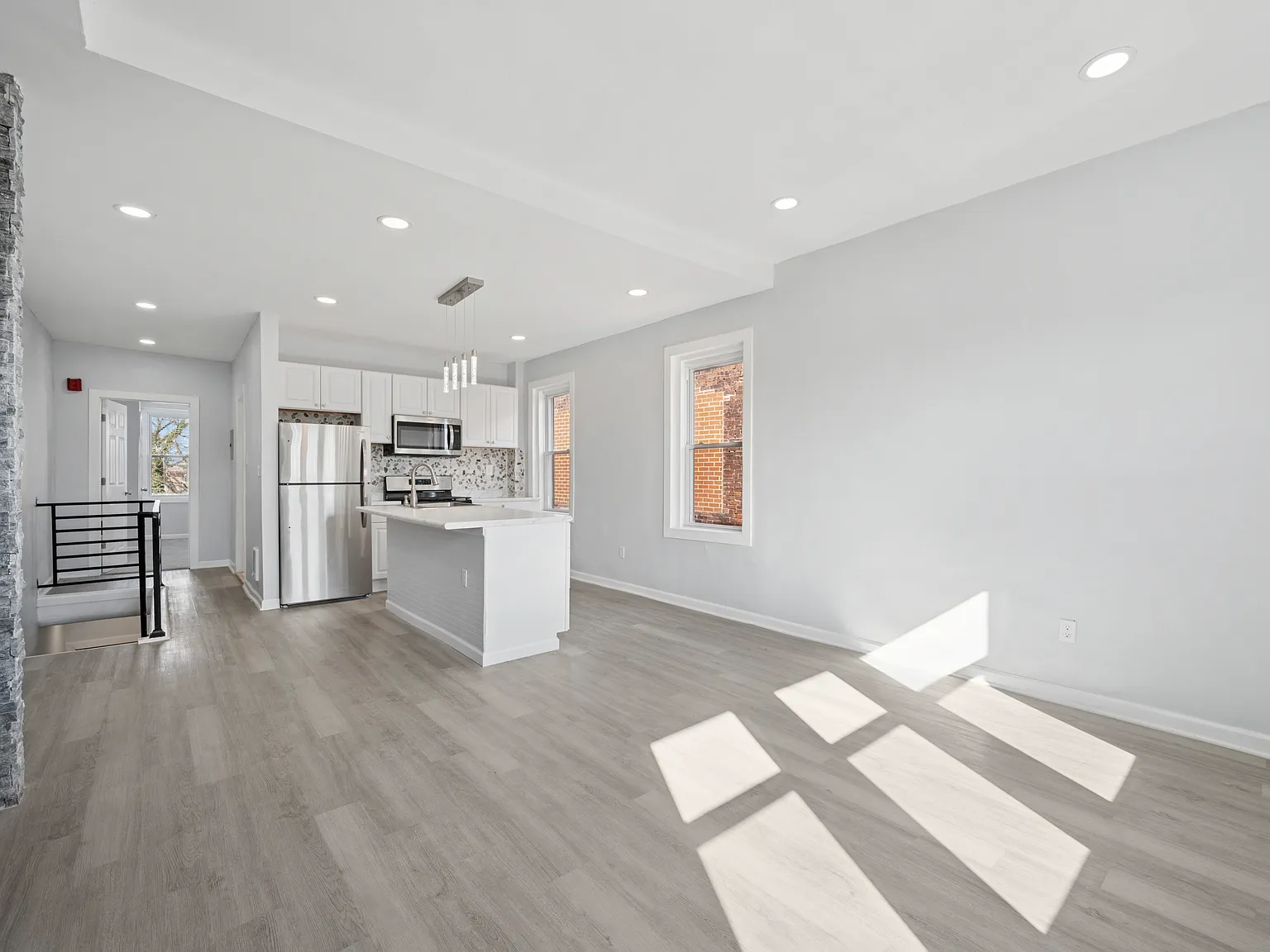 1 bed, 950 sqft, $1,450 — Photo 3