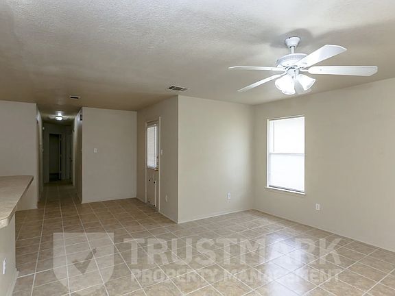 3rd image of 932 Maplewood St Unit B