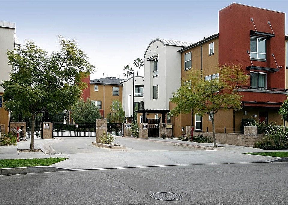 1st image of 8620 Belford Ave APT 101