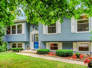 33076 N Tomahawk Pl, Grayslake, IL 60030