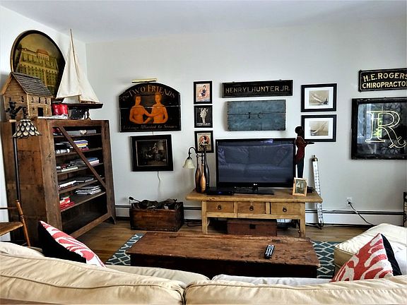 2nd image of 203 Columbia St APT 1