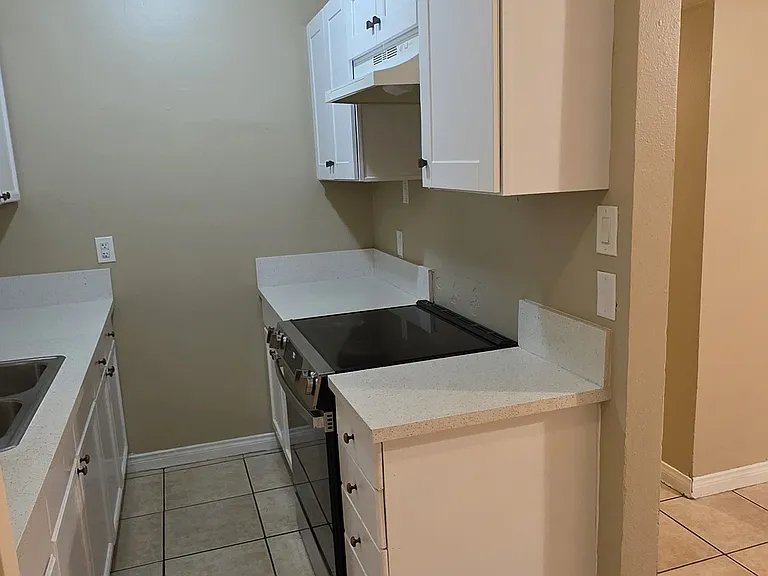 1420 Putnam Ave #8 — Photo 17