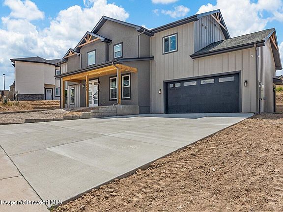 4th image of 1384 Munro Ave