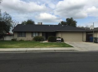 1520 Saint James Dr, Los Banos, CA 93635