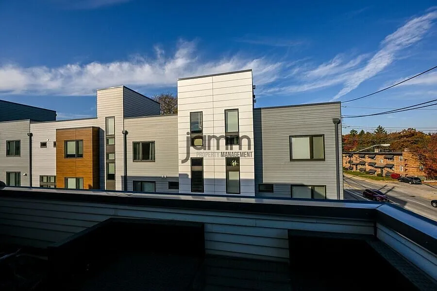 Beautiful 1 bedroom, 1.5 Bath Townhouse in Fairview Park! — Photo 4