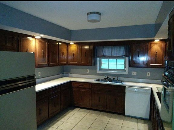 4th image of 4871 Hillsdale Dr