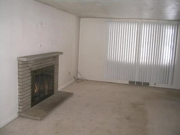 2nd image of 817 Stuyvesant Rd