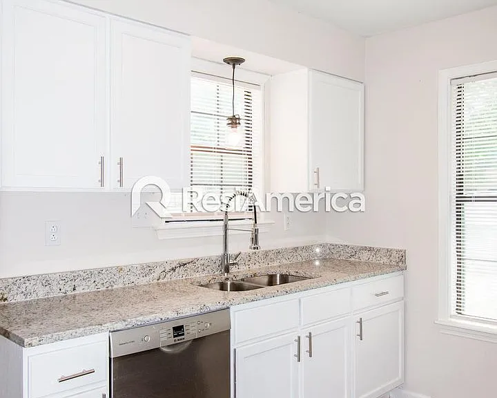 4470 Hunter Bay Dr — Photo 6