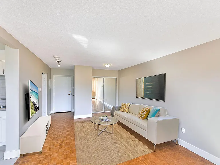 350 Douglas St — Photo 22