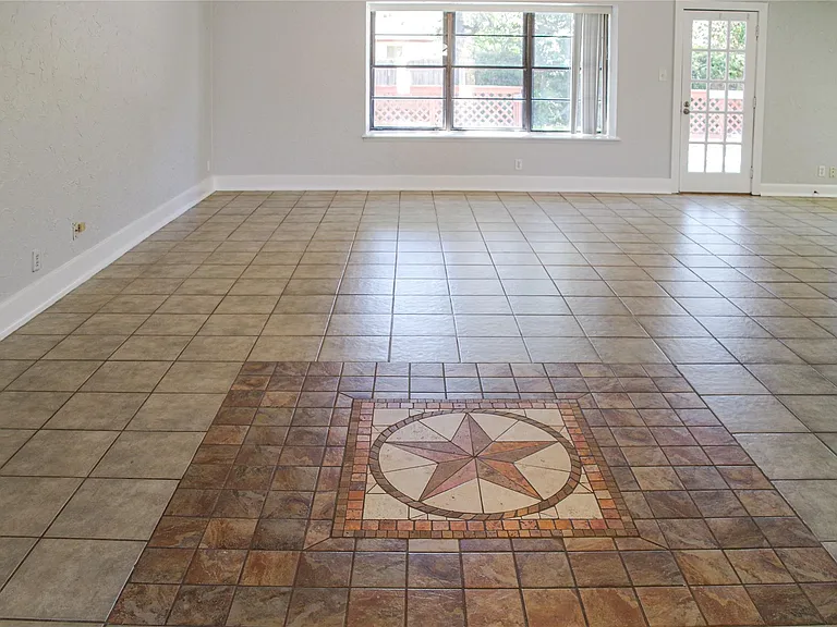 12912 Pegasus St — Photo 5
