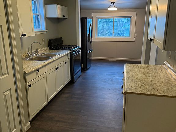 4th image of 147 Condon Ave