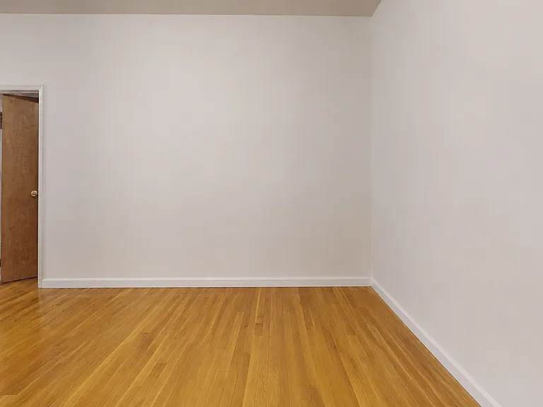 240 Waverly Pl #4 — Photo 5