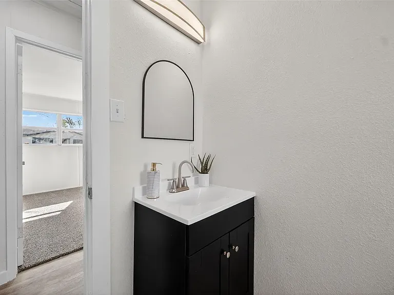 2020 Midlake Ln — Photo 15