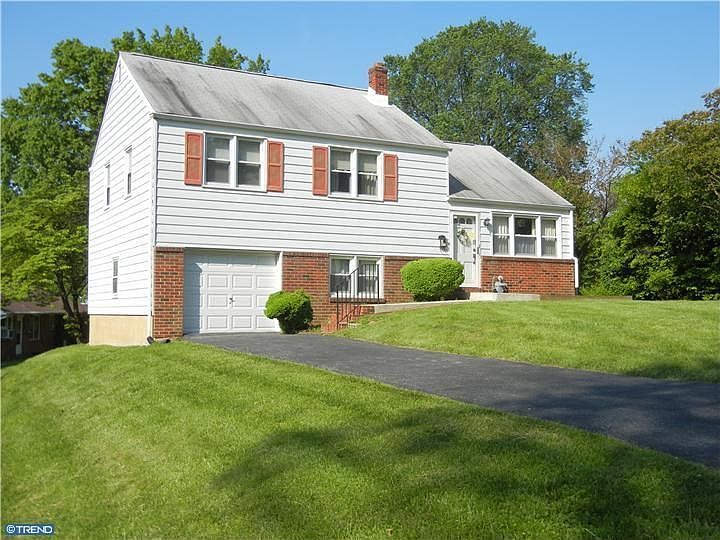 1st image of 208 Sunset Dr