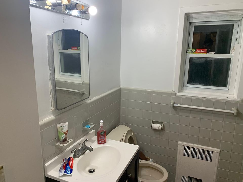 2nd image of 1629 Sherbourne Rd
