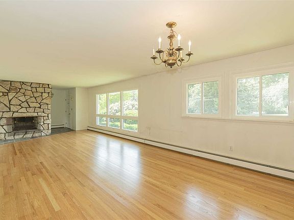 4th image of 2 Skyview Dr