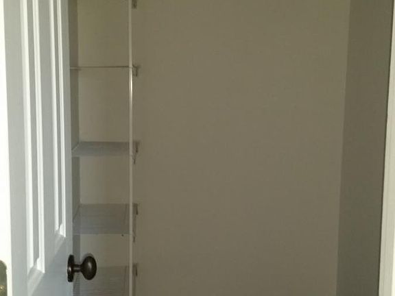 WALK IN CLOSET
