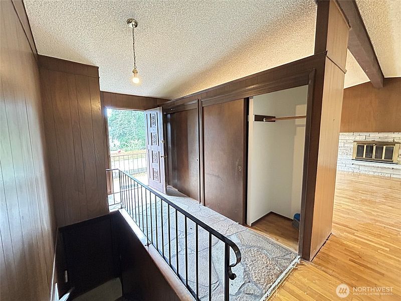 4th image of 11718 5th Avenue NE