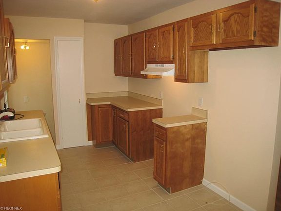 3rd image of 3100 Liggett Dr