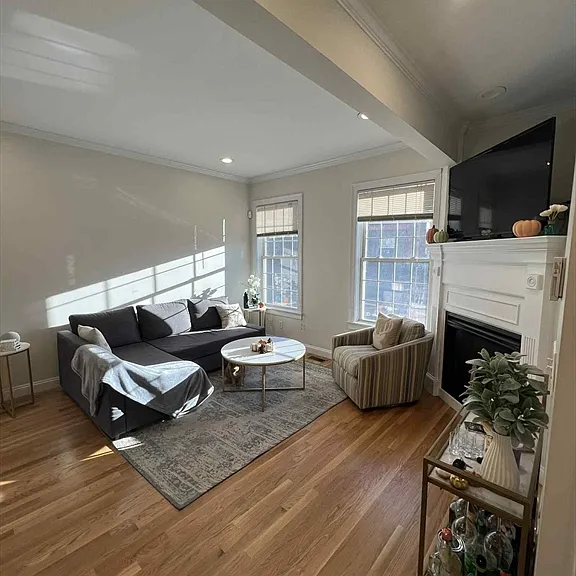 441 Bunker Hill St #1 — Photo 3