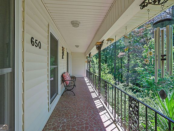 5th image of 650 Riverside Rd