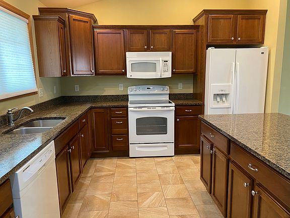 3rd image of 1319 Pinecrest Ln