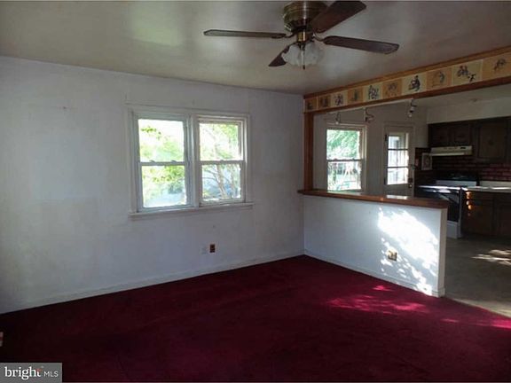 5th image of 267 Dubois Ave