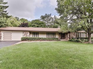 55 Darlington Dr, Hawthorn Woods, IL 60047