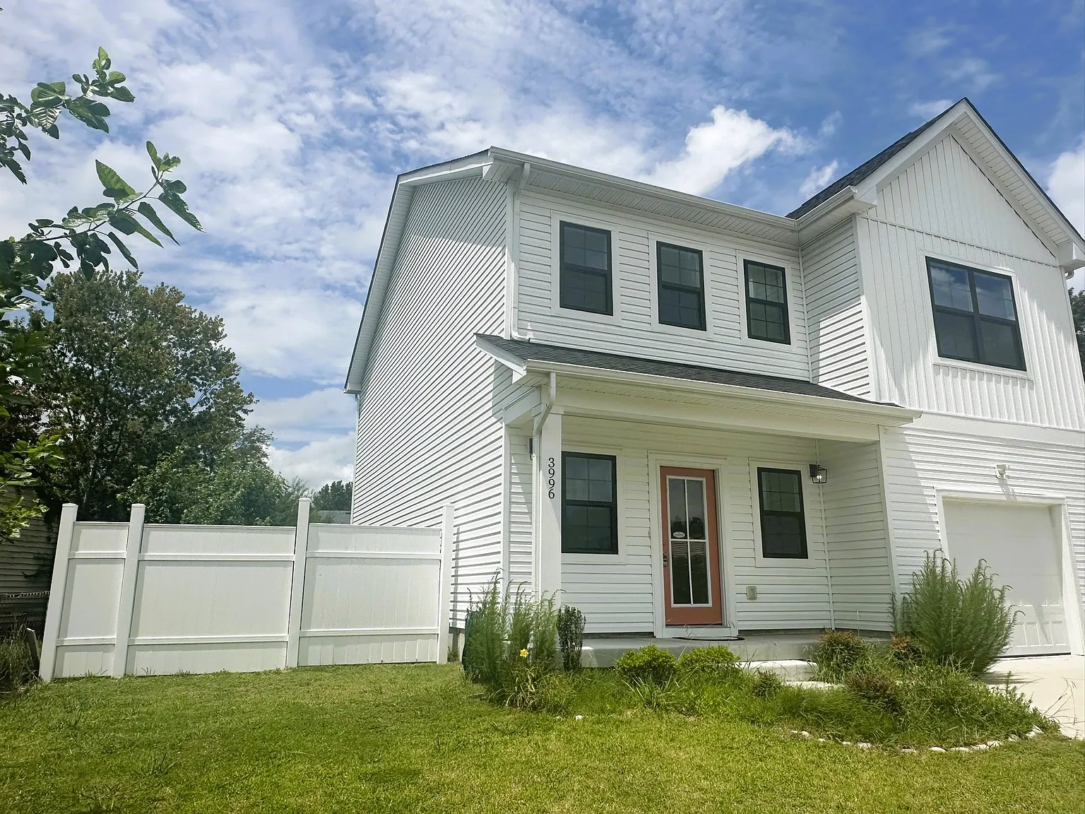 3 bed, 2.5 bath, 2060 sqft, $3,000 — Photo 2