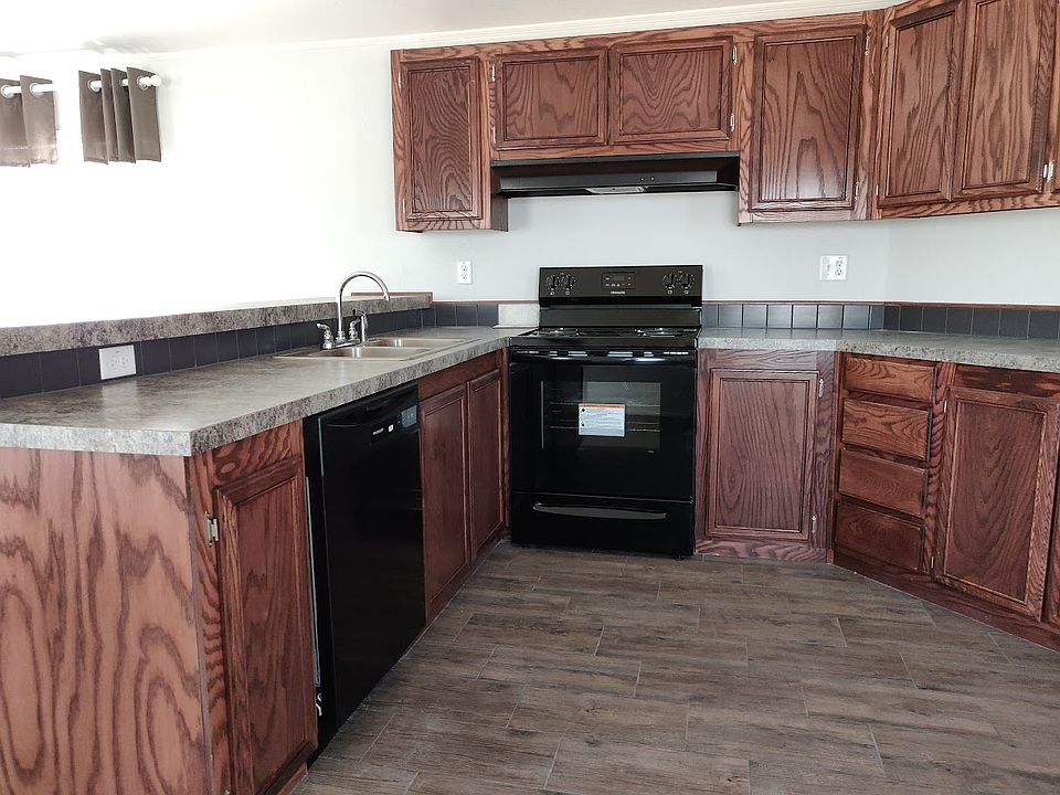 Beautiful Kitchen with All Bra
