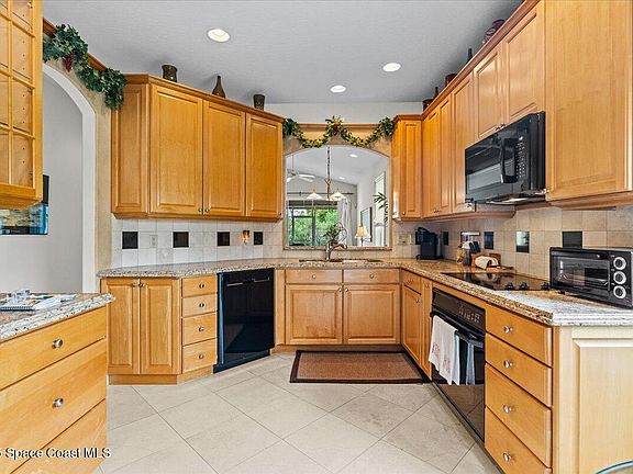 3rd image of 206 Islandia Ct