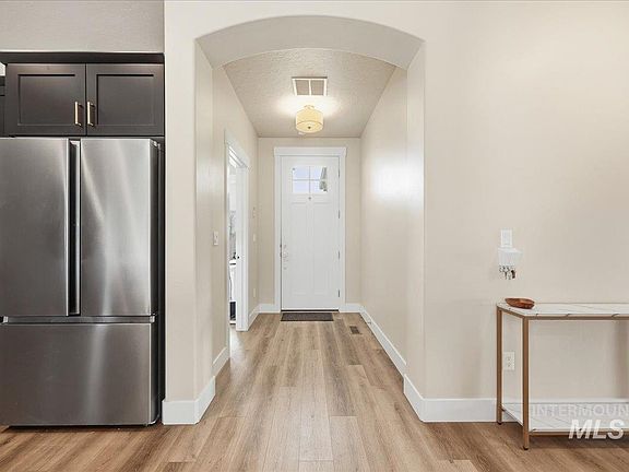 5th image of 305 Tiffany Rose Way
