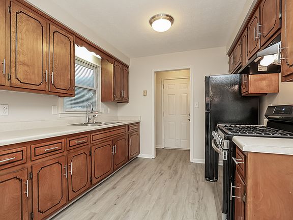 4th image of 168 Shady Maple Dr
