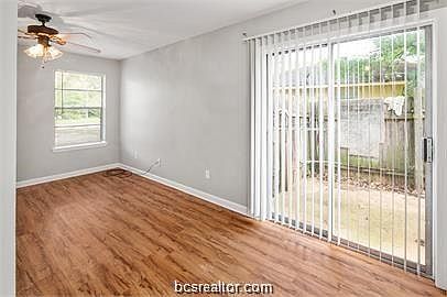 3rd image of 1002 Navarro Dr