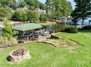 9372 Island Point Rd, Sherrills Ford, NC 28673