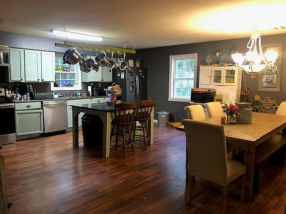 5th image of 130 Phillips Dr