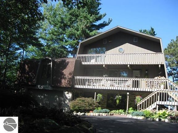 4th image of 2200 Birchview Dr