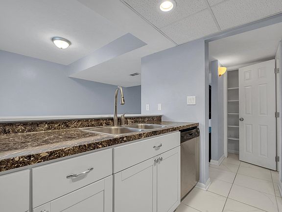 3rd image of 207 Westwood Dr #207