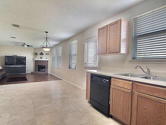 3rd image of 1713 Silverwood Ln
