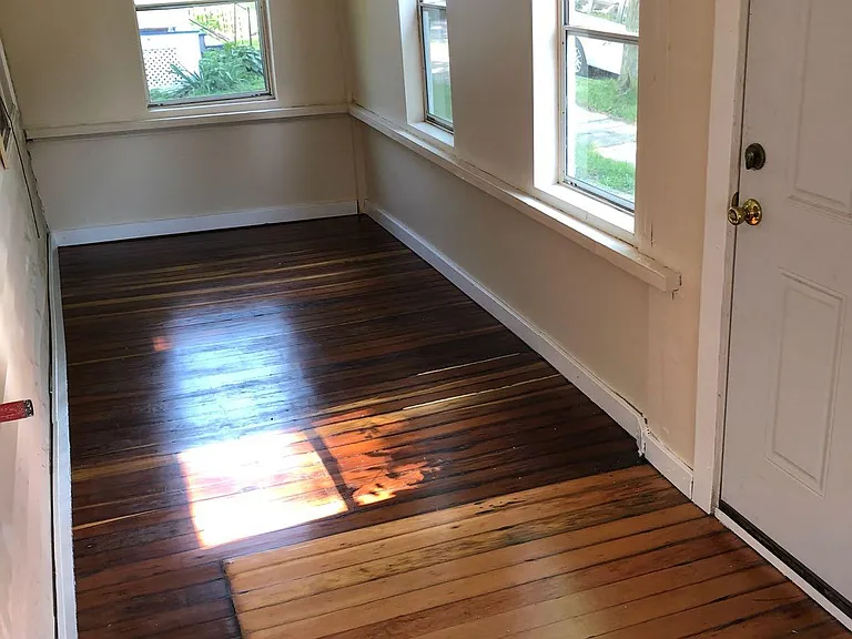 19 Duane Ave — Photo 10