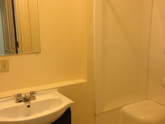 3rd image of 929 S Westnedge Ave APT 4