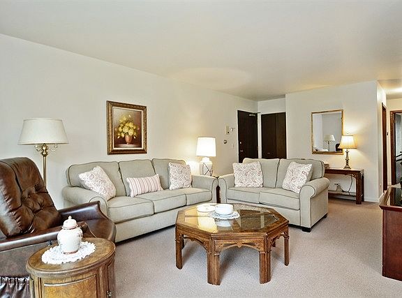 3rd image of 1924 N Hidden Creek Cir