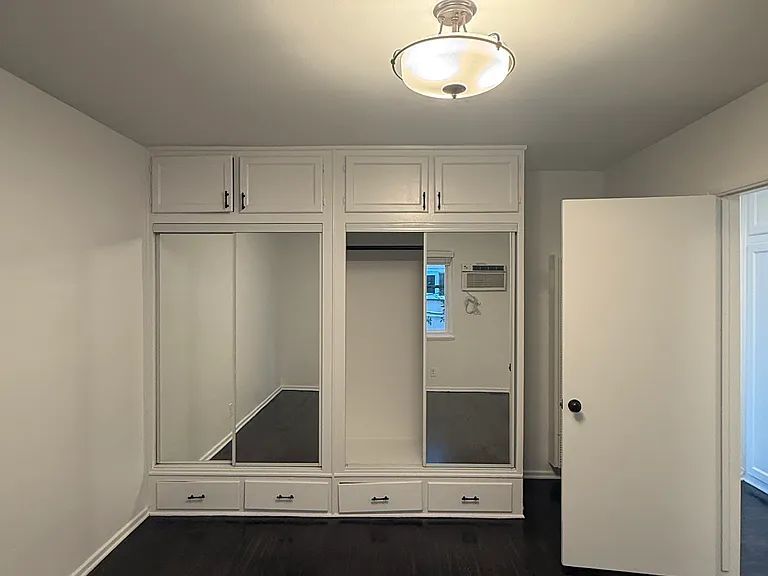 2269 N Beachwood Dr #101 — Photo 15