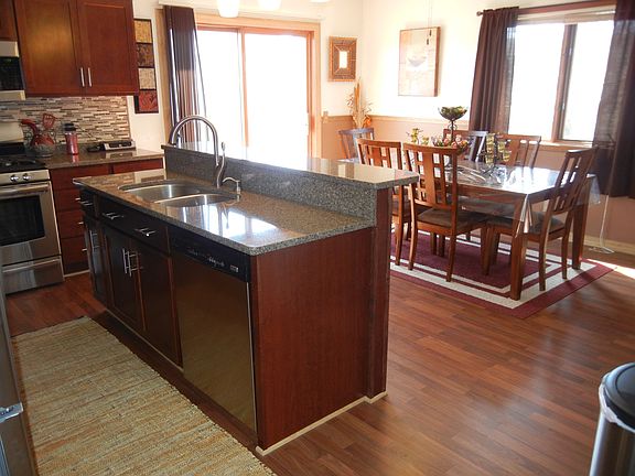 Open kitchen/dining