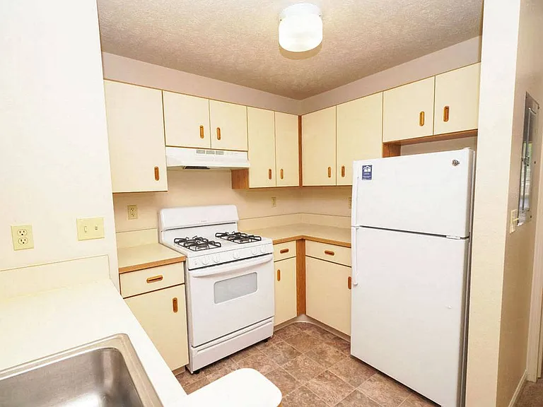 Windmill Lakes Apartments — Photo 25
