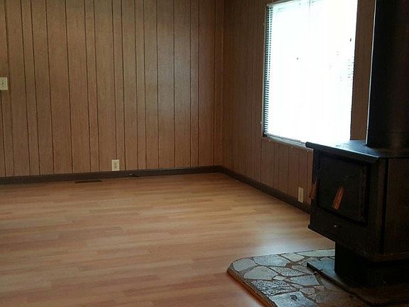 5th image of 219 Kineo Ave