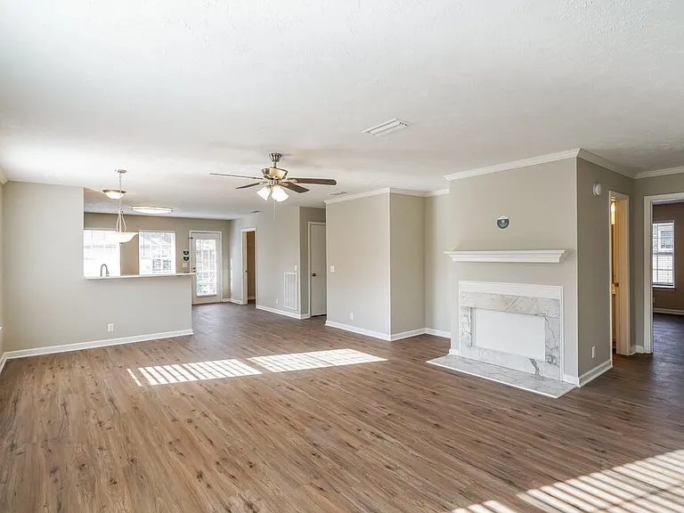 5125 Hickory Grove Dr — Photo 3