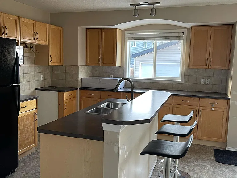 79 Bridlecrest Rd SW — Photo 2
