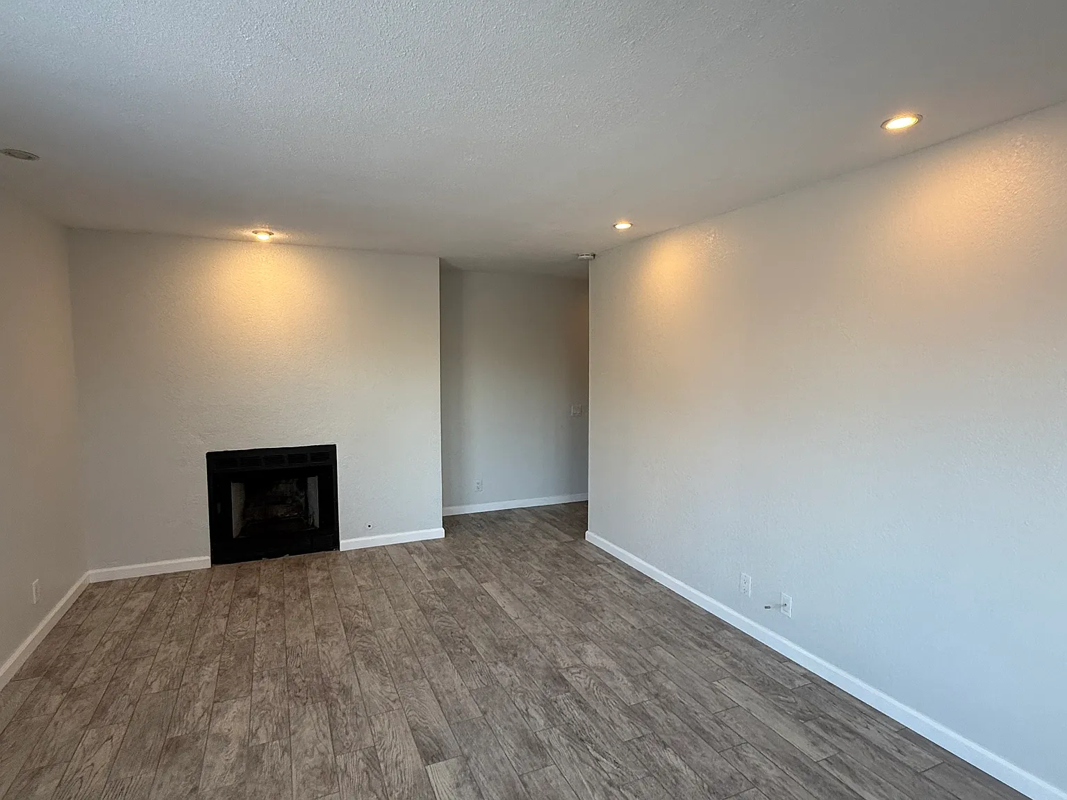 E St Condo — Photo 4